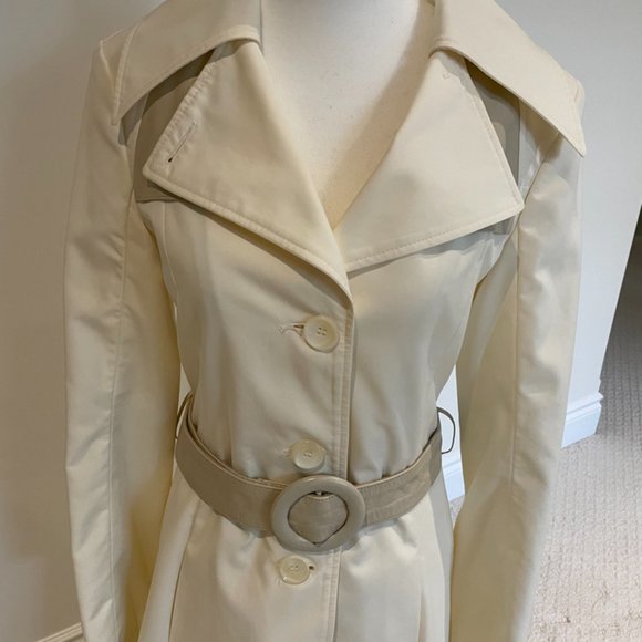 Beautiful Mackage Trench Coat with Leather belt and details - Picture 4 of 10